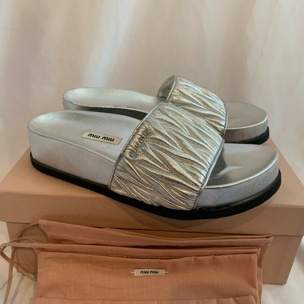 Miu Miu Calzature Donna Matelasse Slides Sandals Silver NEW Size 37.5 (US 7.5)